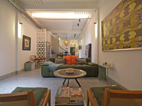 Siri Designer 3-Storey Townhouse with Garden and Luxury Amenities